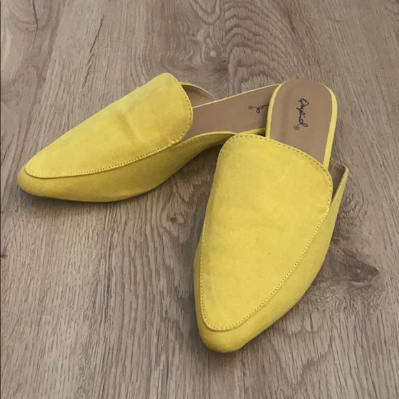 Qupid Shoes - NWOT Qupid Mustard Yellow Tuxedo Slides, size 10